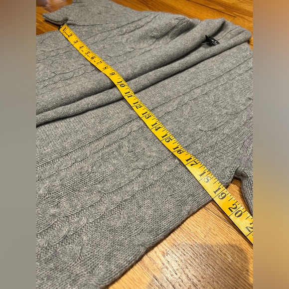 100% Cashmere Gray Cardigan, Size Medium - Picture 4 of 7